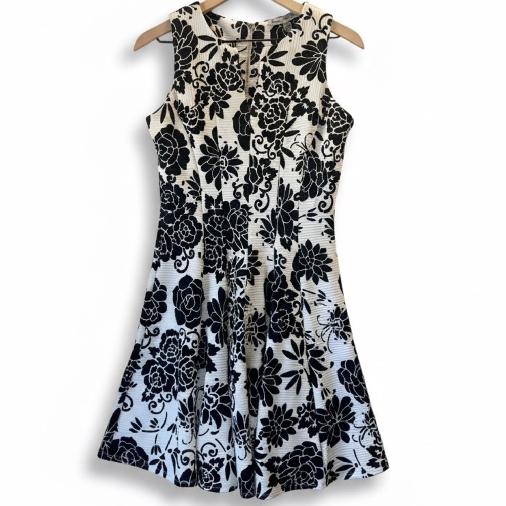 Floral Black and White Sleeveless Dress. Size 6. Danny and Nicole.